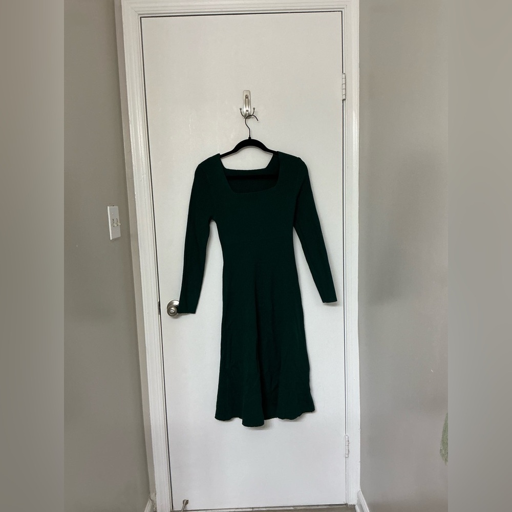 NEW/never worn green bodycon dress with flowy hips